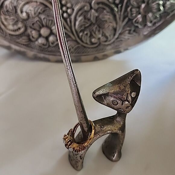 Vintage Cat Figurine Ring Holder - Picture 9 of 10